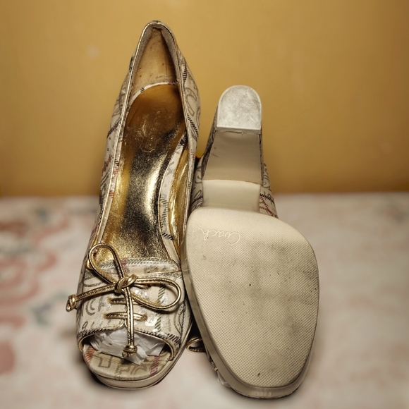 Coach Corey Letter Graffiti Pumps - Picture 4 of 16